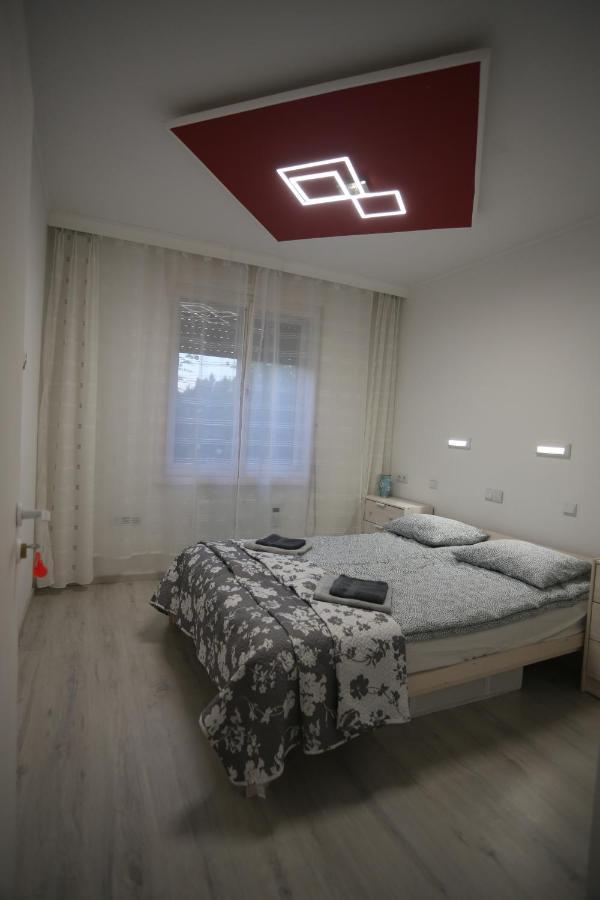 Lakilak Pihenohaz A Holt-Tisza Partjan, Termalfuerdonel, Lakitelek Apartment ภายนอก รูปภาพ