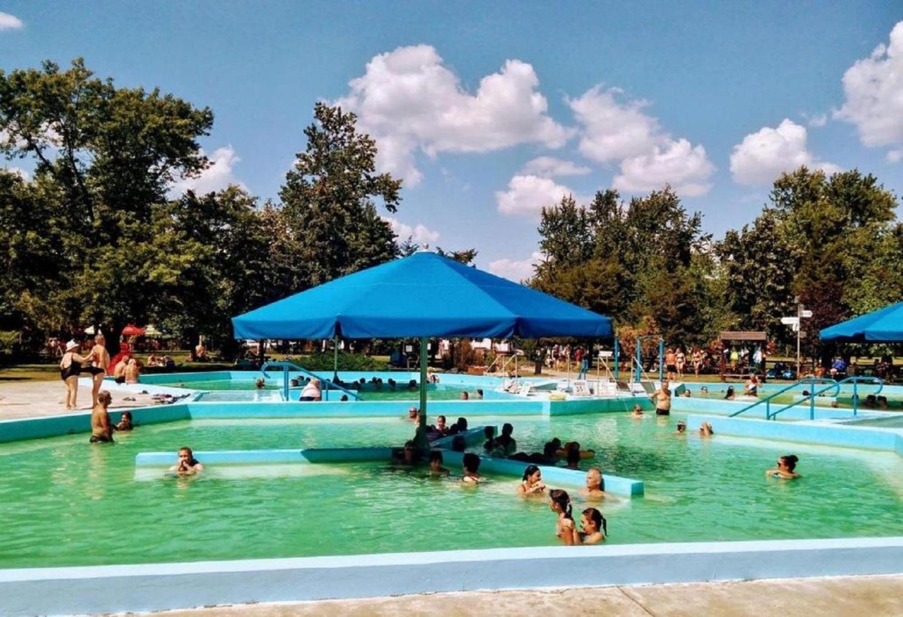Lakilak Pihenohaz A Holt-Tisza Partjan, Termalfuerdonel, Lakitelek Apartment ภายนอก รูปภาพ